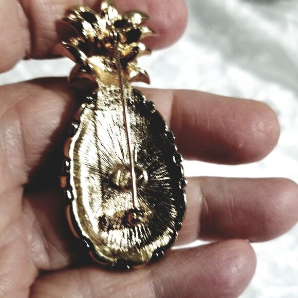 LC pineapple vintage Liz Claiborne 2 1/2"x1" brooch 1.1884 - Picture 3 of 6